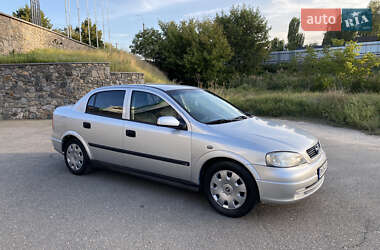 Седан Opel Astra 2005 в 