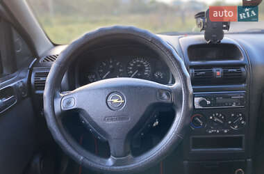 Седан Opel Astra 2005 в 