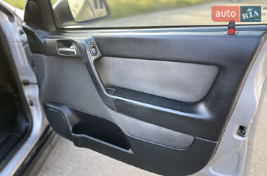Седан Opel Astra 2005 в 