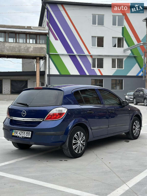 Хэтчбек Opel Astra 2005 в Звягеле
