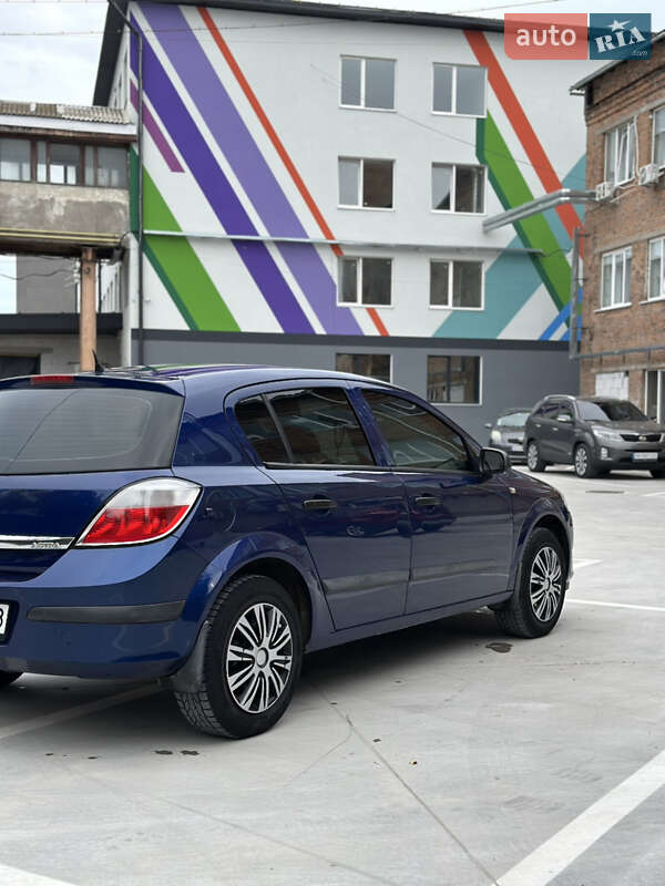 Хэтчбек Opel Astra 2005 в Звягеле