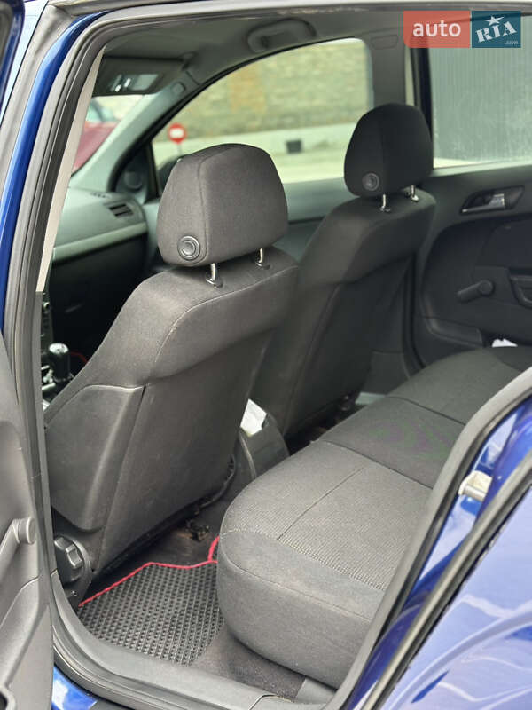 Хэтчбек Opel Astra 2005 в Звягеле