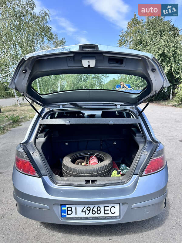 Хэтчбек Opel Astra 2011 в Полтаве