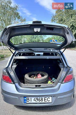 Хэтчбек Opel Astra 2011 в 