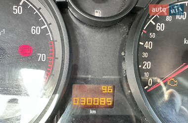 Хэтчбек Opel Astra 2011 в 
