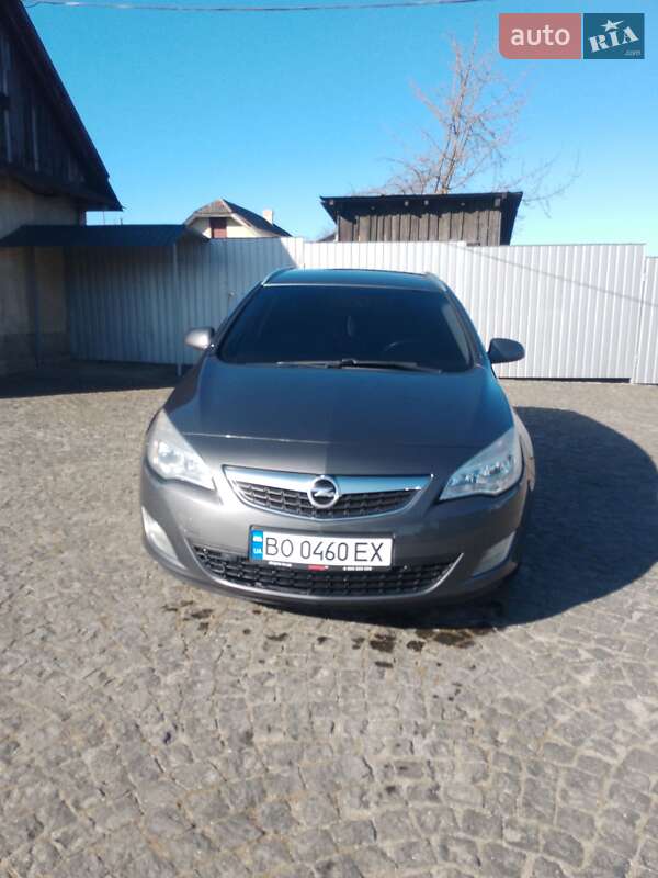 Opel Astra 2011 Opel Astra 2011