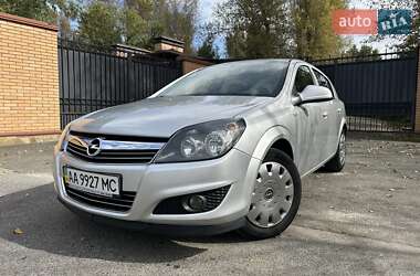 Хэтчбек Opel Astra 2012 в Киеве