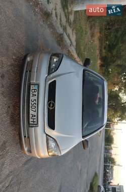 Седан Opel Astra 2006 в Кропивницком