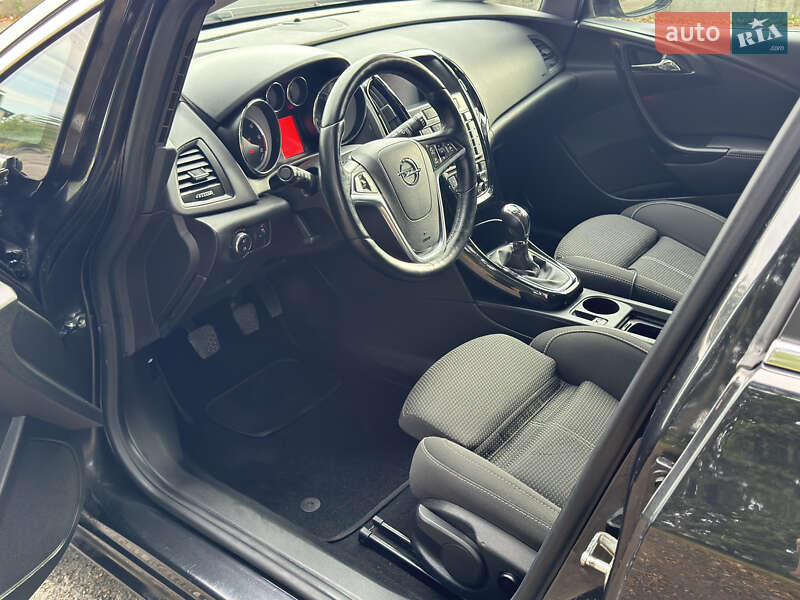 Универсал Opel Astra 2016 в Киеве