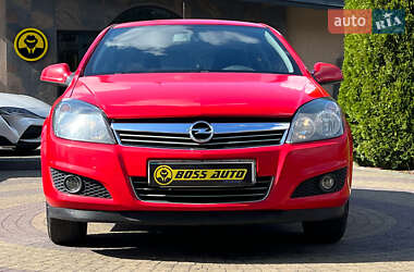 Хэтчбек Opel Astra 2013 в 