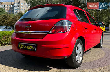Хэтчбек Opel Astra 2013 в 