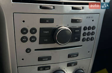 Хэтчбек Opel Astra 2013 в 