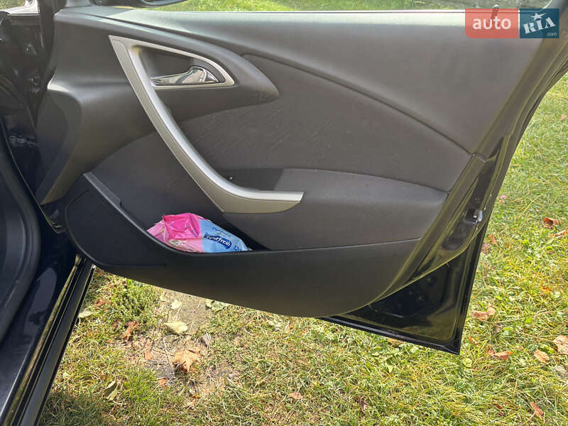 Универсал Opel Astra 2011 в Луцке