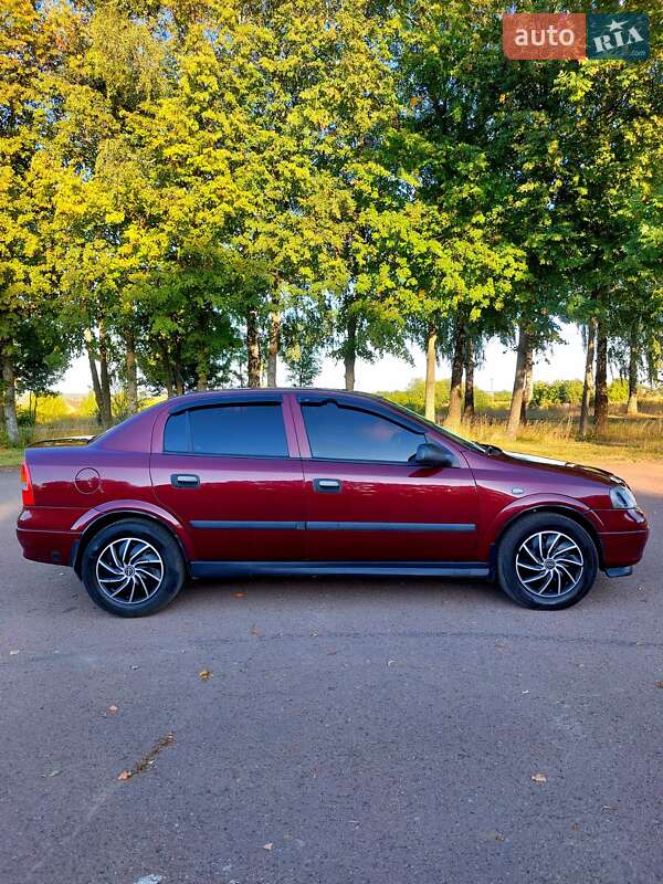 Седан Opel Astra 2008 в Тростянце