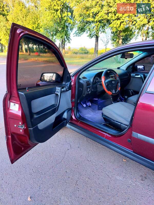 Седан Opel Astra 2008 в Тростянце