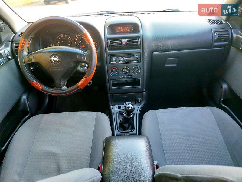 Седан Opel Astra 2008 в Тростянце