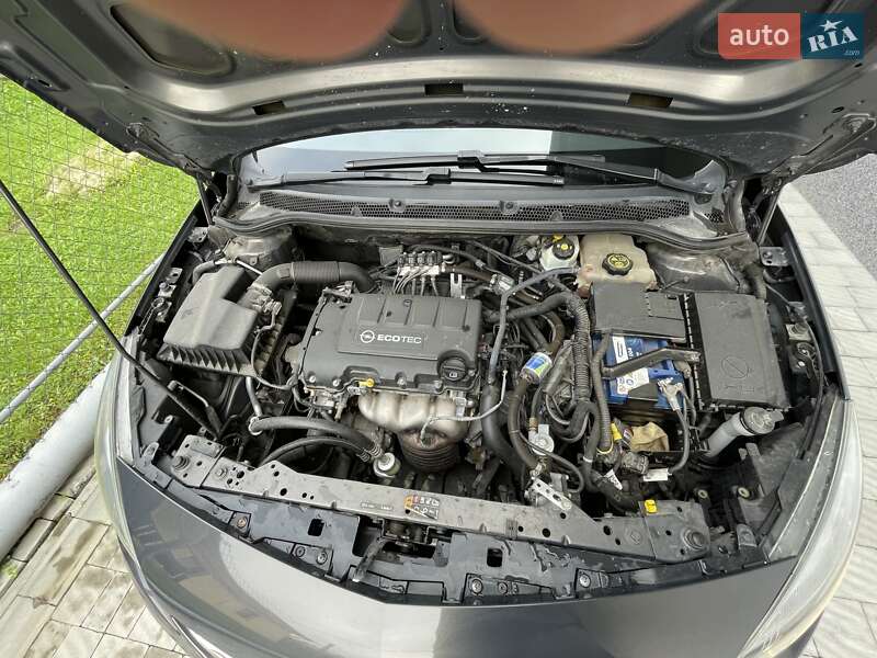 Универсал Opel Astra 2013 в Дрогобыче