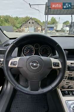 Хэтчбек Opel Astra 2007 в 