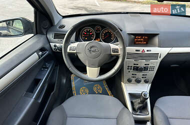 Хэтчбек Opel Astra 2007 в 