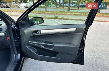 Хэтчбек Opel Astra 2007 в 