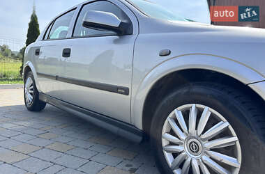 Седан Opel Astra 2000 в 