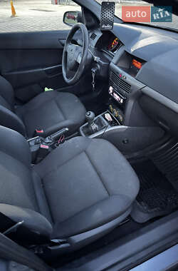 Хэтчбек Opel Astra 2006 в 