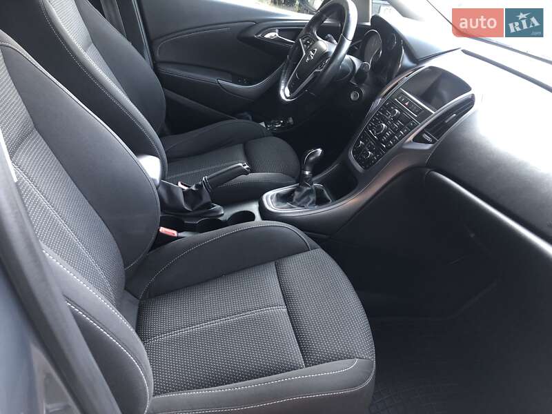 Универсал Opel Astra 2015 в Черновцах
