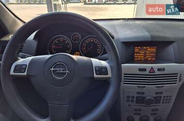 Хэтчбек Opel Astra 2008 в 