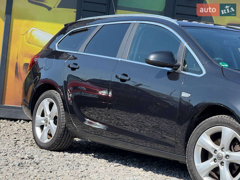 Универсал Opel Astra 2012 в Стрые