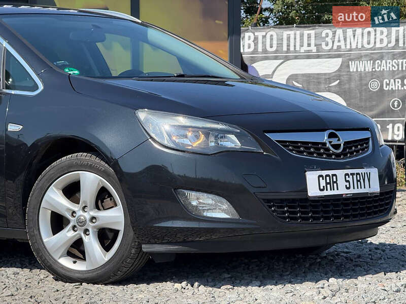 Универсал Opel Astra 2012 в Стрые