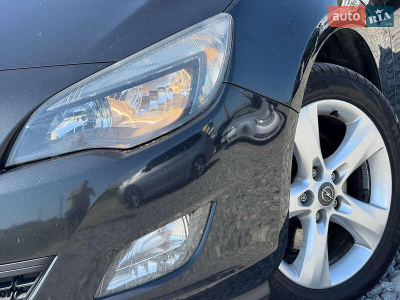 Универсал Opel Astra 2012 в Стрые