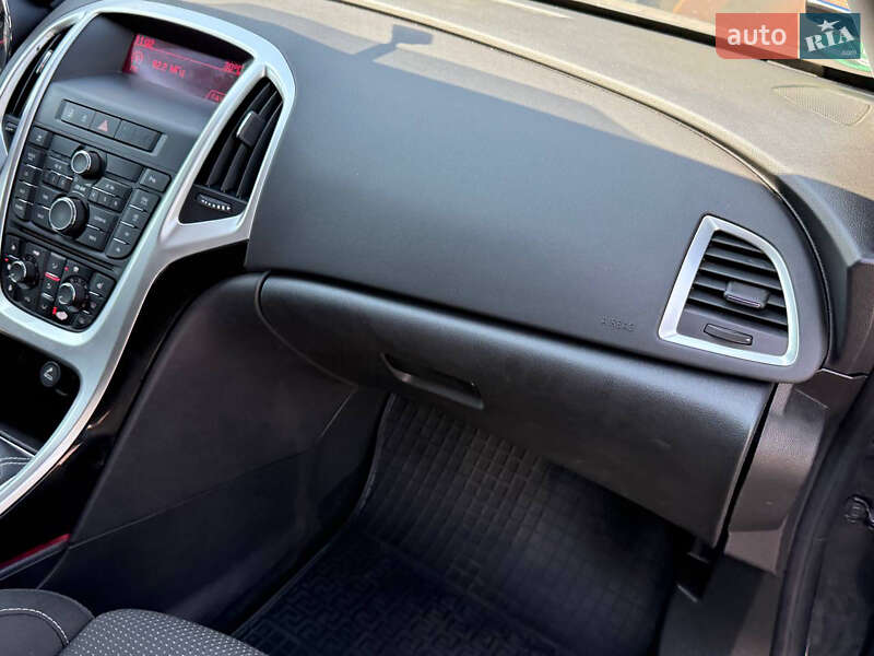 Универсал Opel Astra 2012 в Стрые