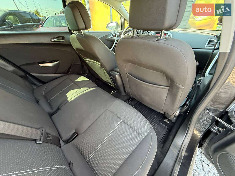 Универсал Opel Astra 2012 в Стрые
