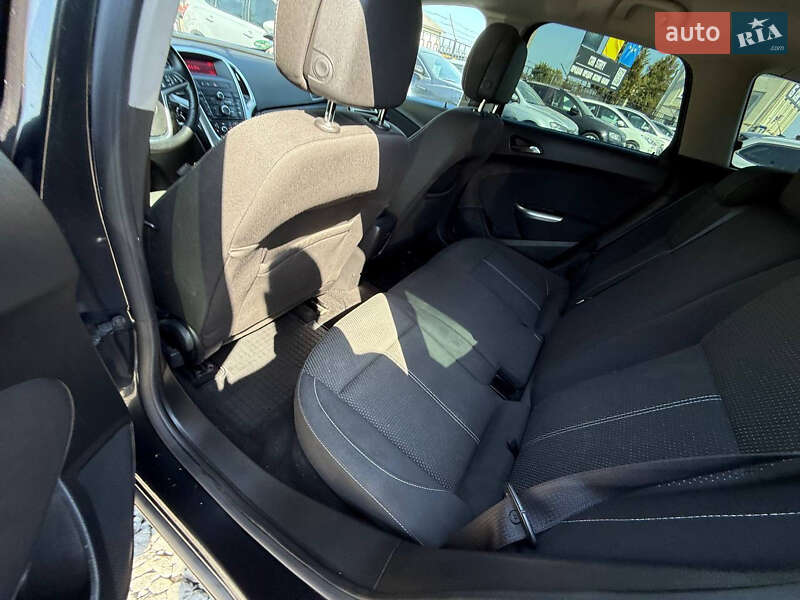 Универсал Opel Astra 2012 в Стрые