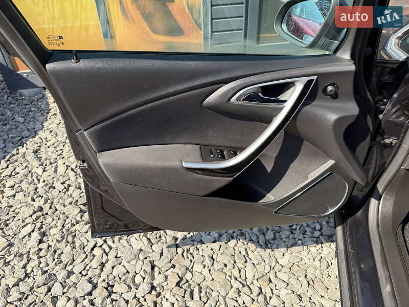 Универсал Opel Astra 2012 в Стрые