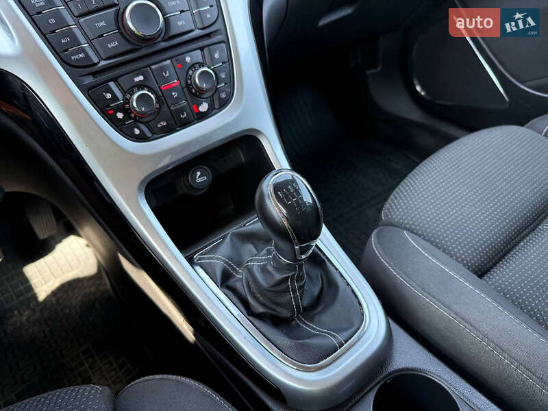 Универсал Opel Astra 2012 в Стрые