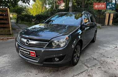 Універсал Opel Astra 2010 в Києві