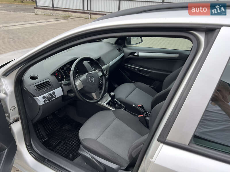 Универсал Opel Astra 2007 в Луцке