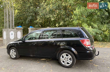 Универсал Opel Astra 2010 в 