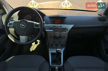 Универсал Opel Astra 2011 в 