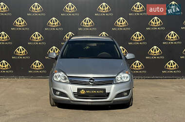 Универсал Opel Astra 2011 в 