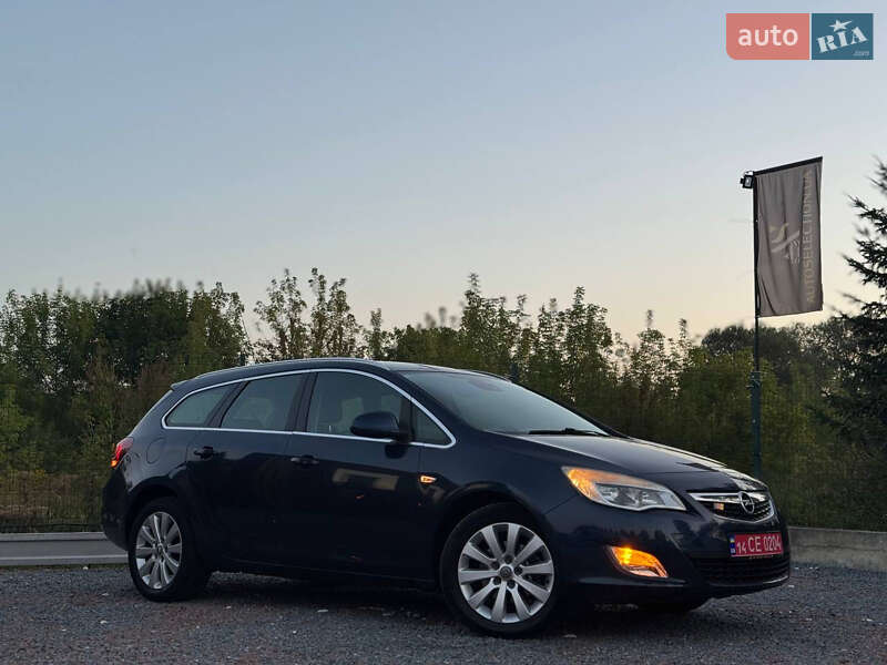 Универсал Opel Astra 2013 в Дрогобыче