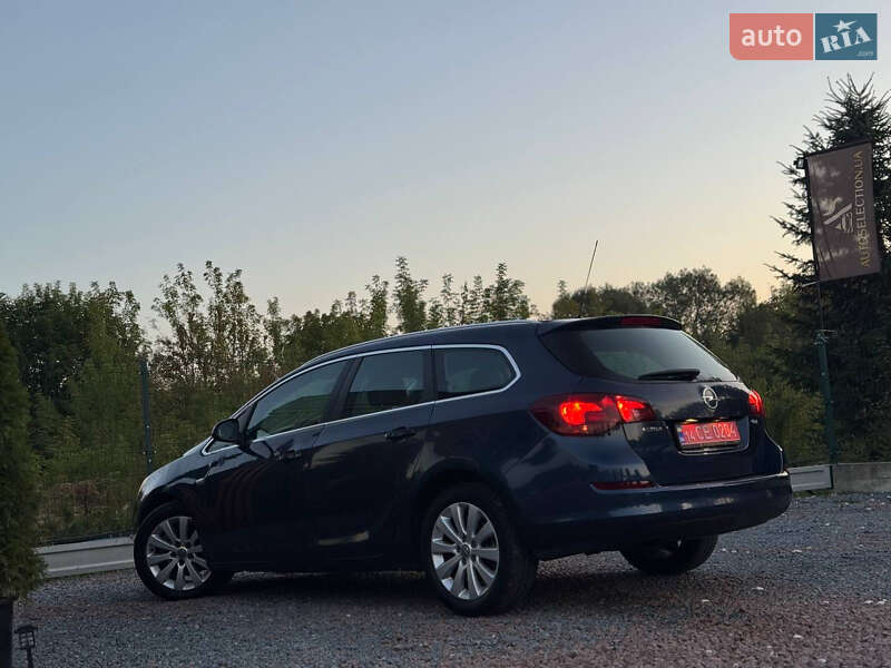 Универсал Opel Astra 2013 в Дрогобыче