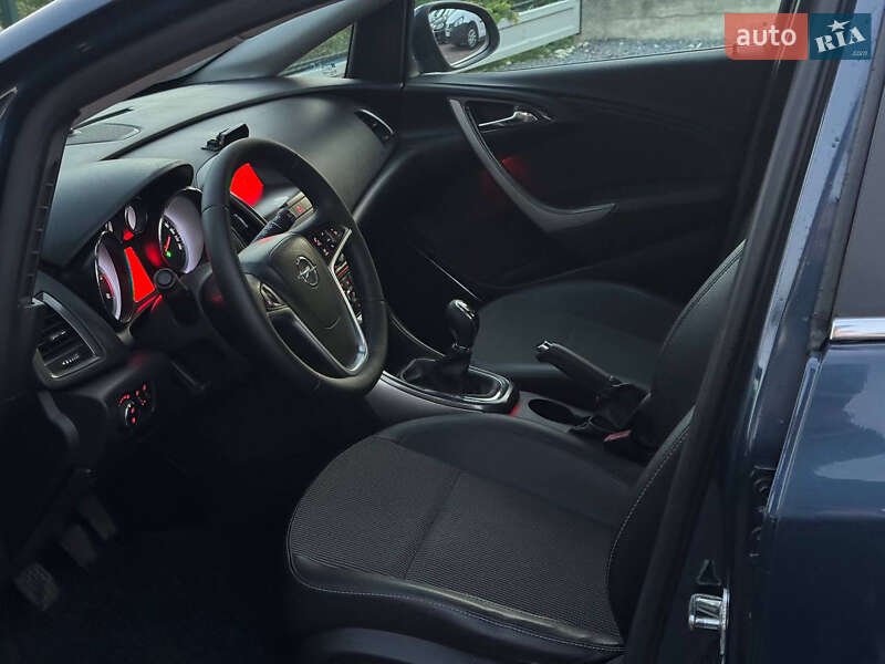 Универсал Opel Astra 2013 в Дрогобыче