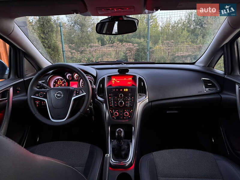 Универсал Opel Astra 2013 в Дрогобыче