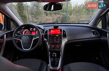 Универсал Opel Astra 2013 в 