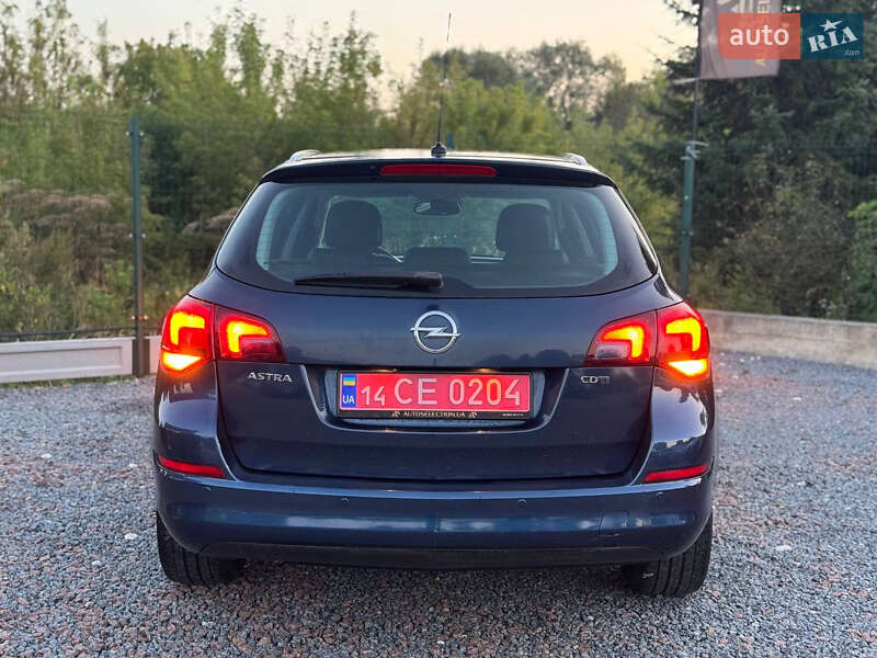 Универсал Opel Astra 2013 в Дрогобыче