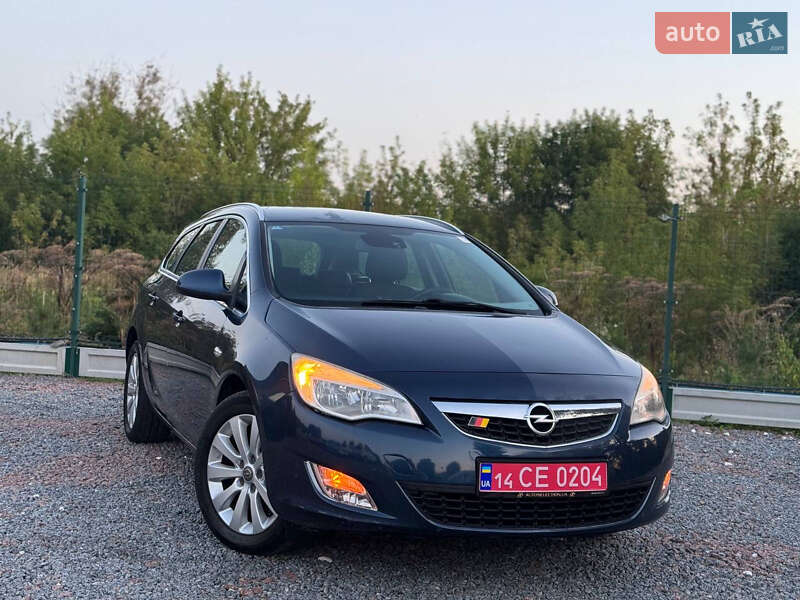 Универсал Opel Astra 2013 в Дрогобыче