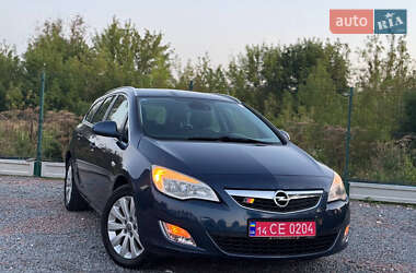 Универсал Opel Astra 2013 в 