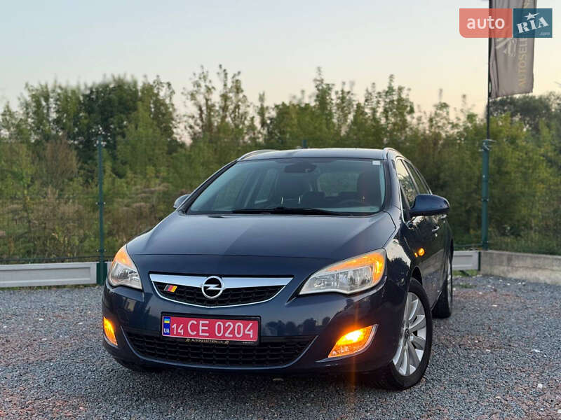 Универсал Opel Astra 2013 в Дрогобыче